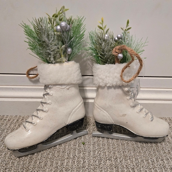 2 WHITE GLISTENING ICE SKATE CHRISTMAS HOLIDAY ORNAMENT W/WHITE FAUX FUR - Picture 7 of 8